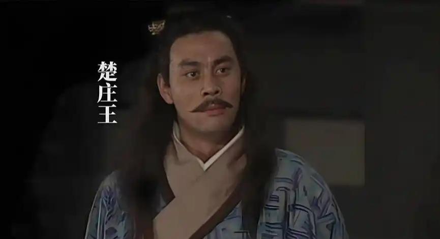 楚庄王：寡人的爱马死了，寡人要以大夫之礼安葬它。谁敢劝阻，一律处死！优孟：大王