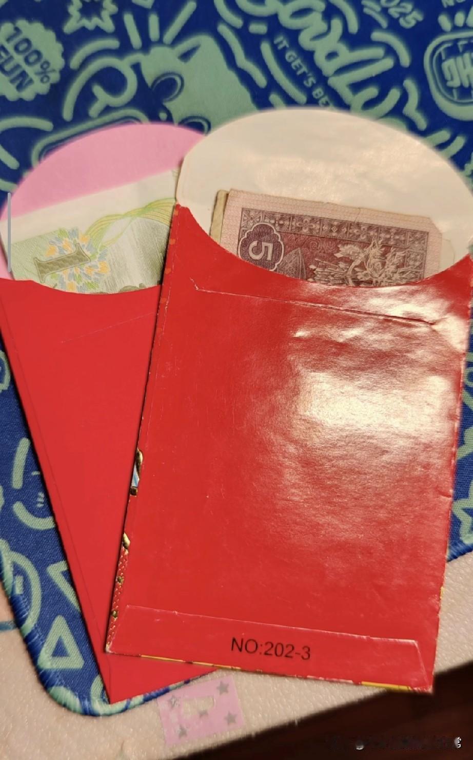 广东利是有多“迷你”女儿乡下拜年，掏出5毛我看愣了🤣一直知道广东利是主