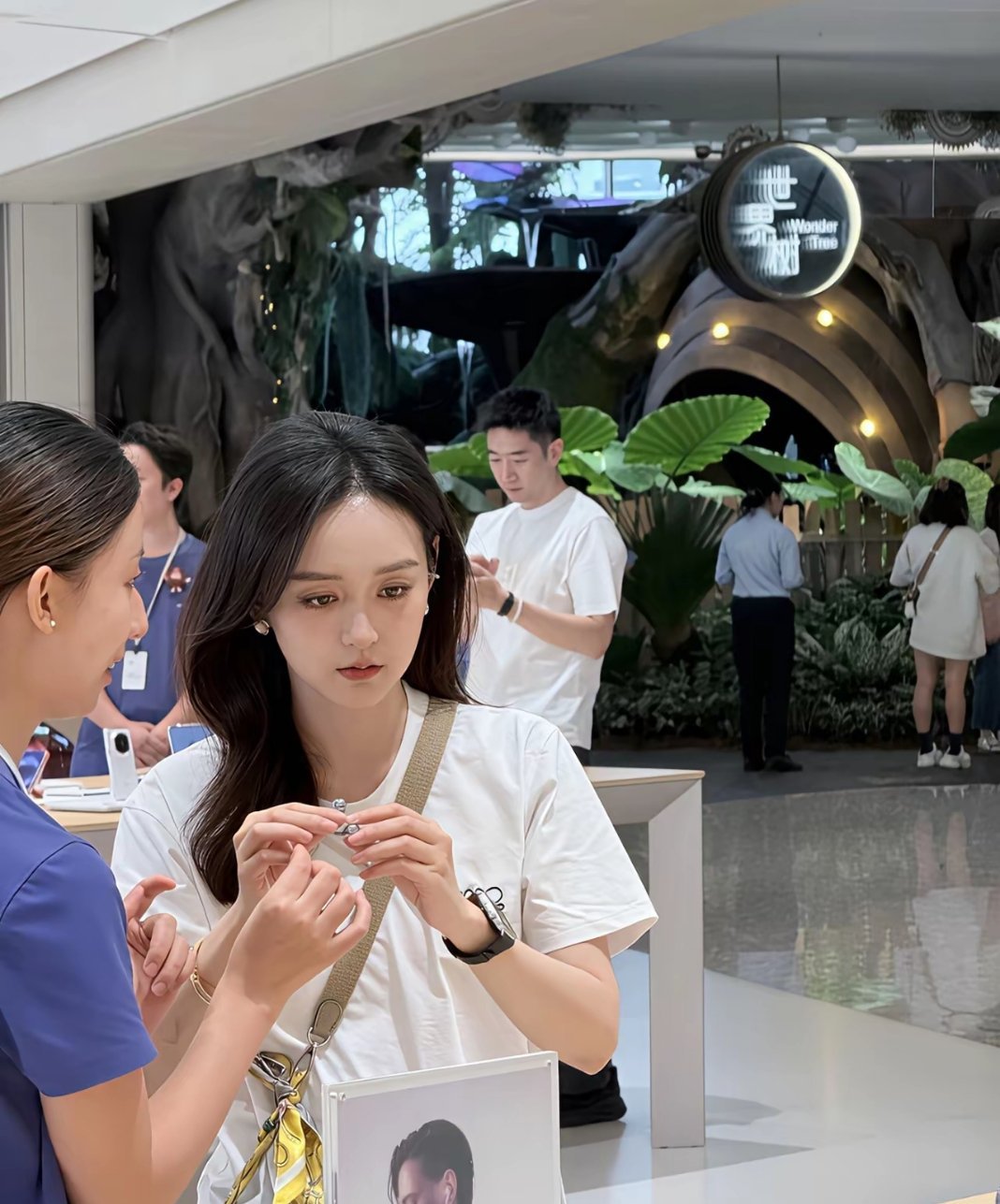 何泓姗太可惜了，因为口水过敏不能接女主戏。​​​