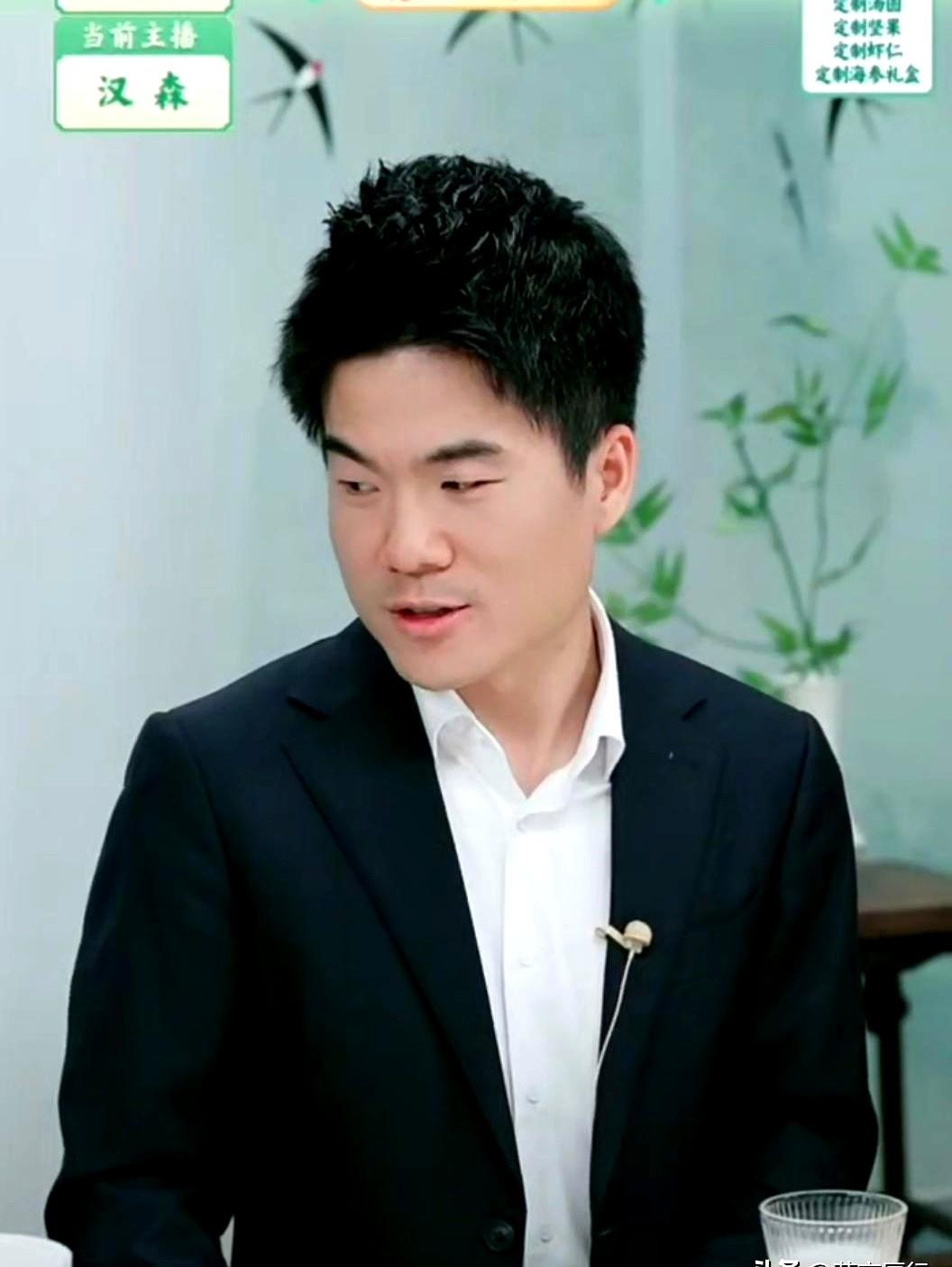 又被宇辉给整破防了！直播快结束时，他眼眶红红的，小心翼翼问导演汉森能不能下班