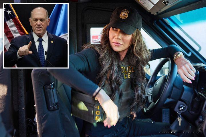 美国边境事务主管汤姆·霍曼在明尼阿波利斯市处理移民执法冲突时抨击国土安全部长克里