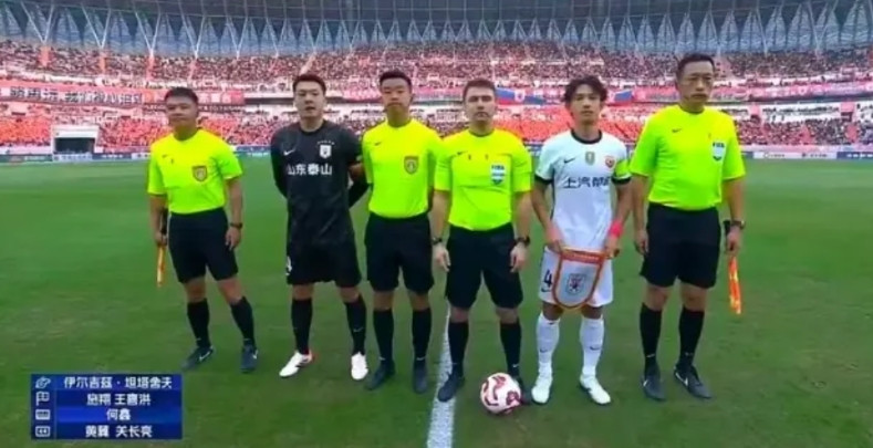 中超国内裁判与外籍裁判区别主要是2点:1、不该吹停的时候,国内裁判吹停了,弄的