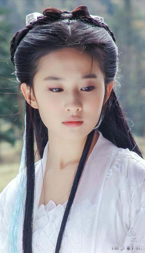 都说人红是非多！12岁堕胎？变性人？被包养？母女伺一人？“神仙姐姐”刘亦菲在