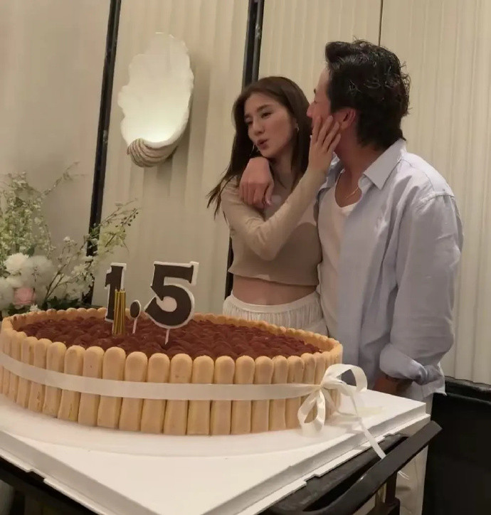 吴千语现在应该有钱在上海买房了吧两场直播销售额1.5亿，扣除品牌方抽成，公司抽