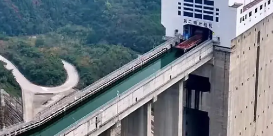 中国又一工程奇迹耗资数百亿人民币建成的贵州构皮摊大坝，不但储备了极大的水利发