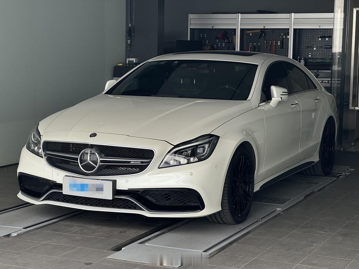 奔驰最帅恶魔之眼CLS而这辆更是恶魔中的恶魔CLS63S5.5T双涡轮增压V8