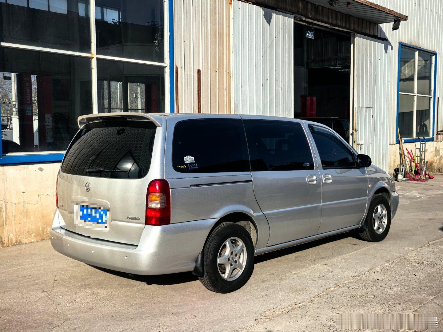 洗个车，过年了找个洗车的都不容易，自己悄悄回厂里洗车