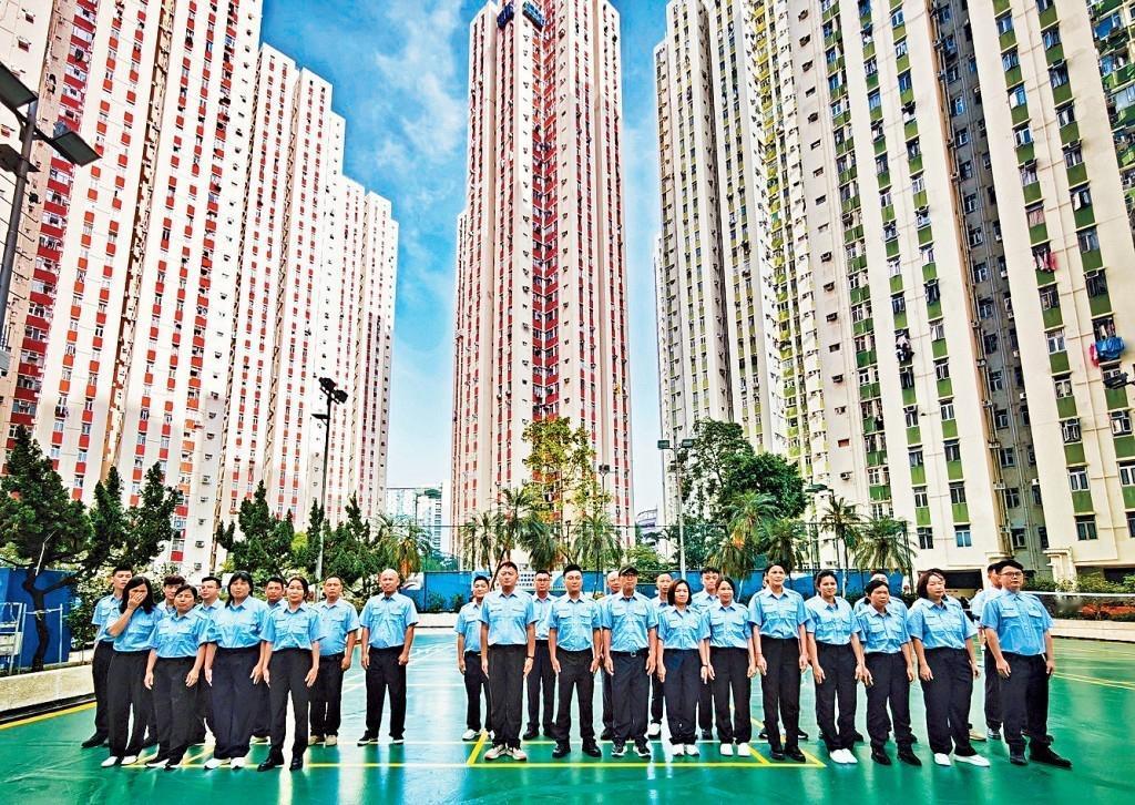 越来越多内地劳工到香港做保安。香港保安业界指出，主要来自珠三角地区（如江门、