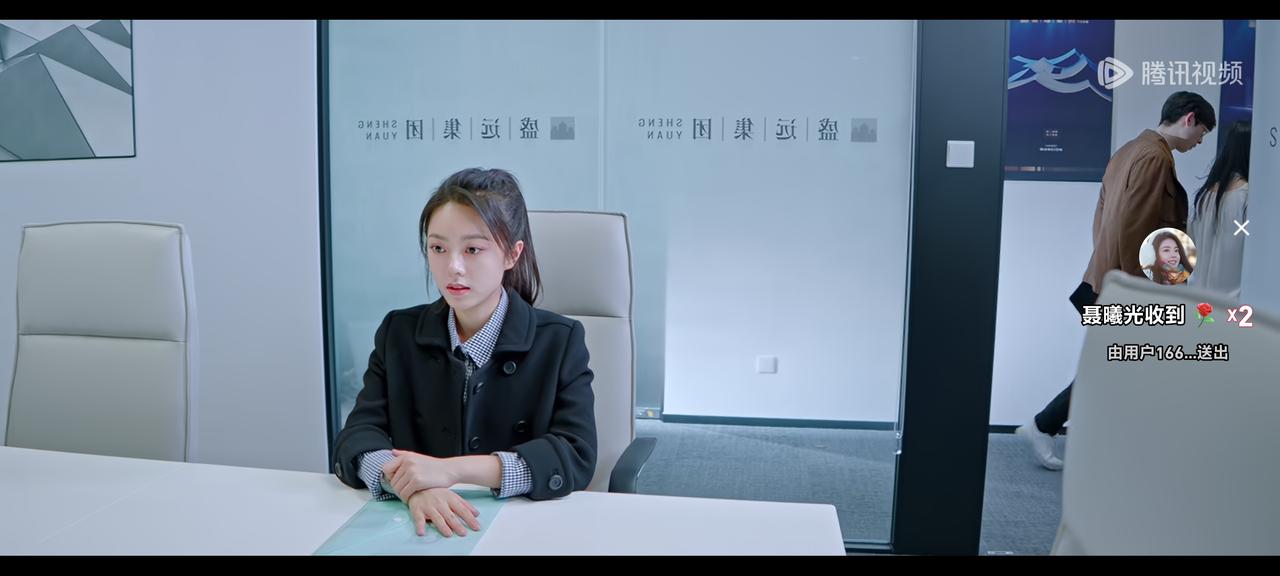 今天闲来无事，去看了赵金麦主演的《骄阳似我》。首先，以赵金麦的年龄来出演这样一部