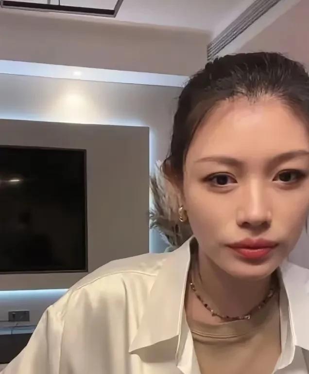 我发现葛荟婕比森林北还更耐看，葛荟婕虽然嘴巴大一点，和舒淇一样，有气质。森林北