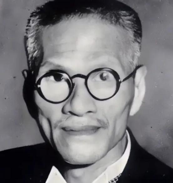 1945年，戴笠在北平邀请50多个汉奸吃饭，待众人到齐后，戴笠却突然说：现在你们