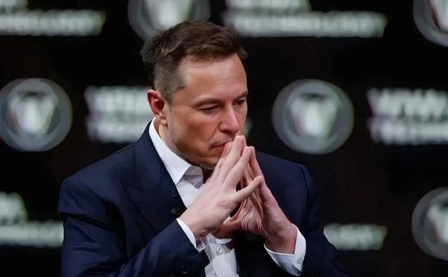 马斯克他在接受国外记者采访的时候，谈到中国的时候，非常的痛心，有一种“哀其不幸、