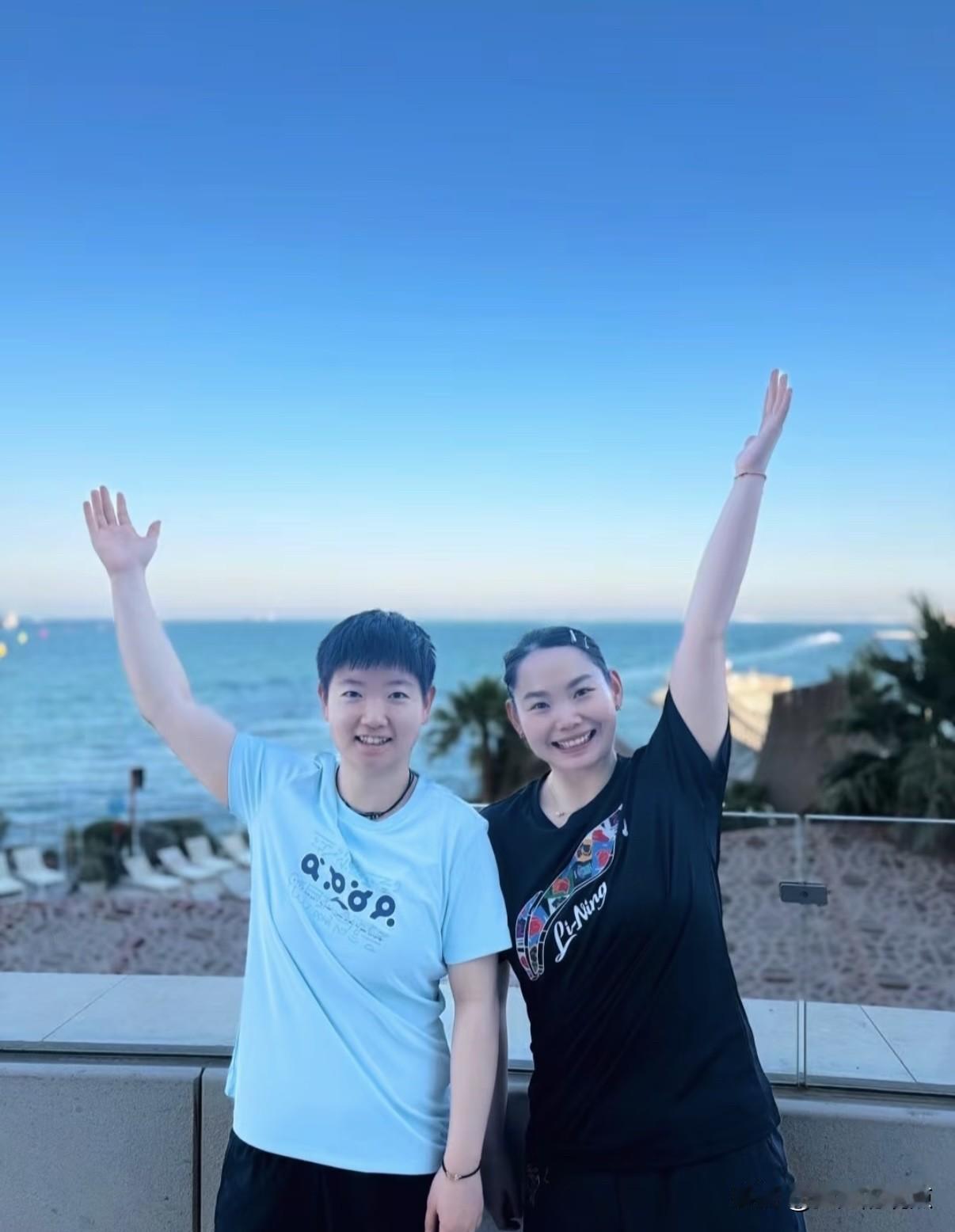 绝了！成都封训名场面，佳佳接莎莎还拎行李太宠了成都这波降温真的是“魔法攻击”