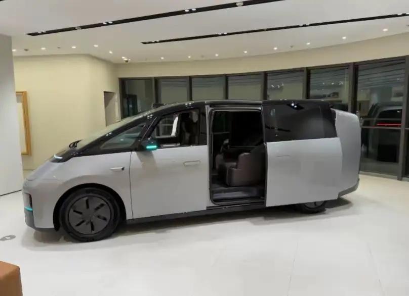 说真的,固态电池就算明年上市,和普通老百姓也没有任何关系。现在磷酸铁锂价格约为