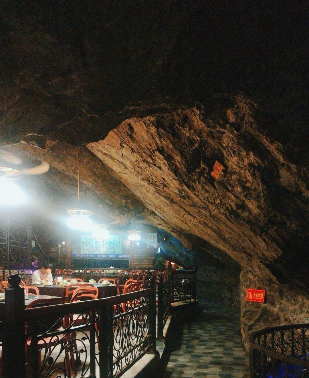 四川小县城泸州古蔺县古蔺这地方不大，但很有味道。早上起来先来碗古蔺手工面，面条