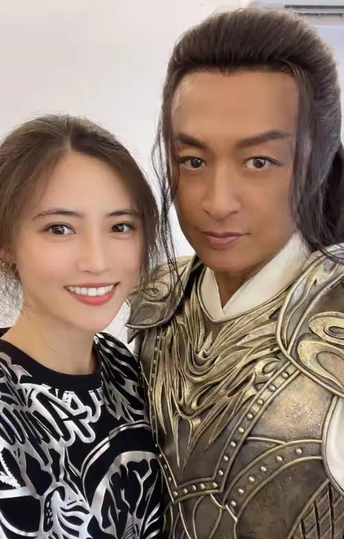 马景涛之所以那么拼不只是因为要负担两个儿子的抚养费，他还要负责小女友和的花销。