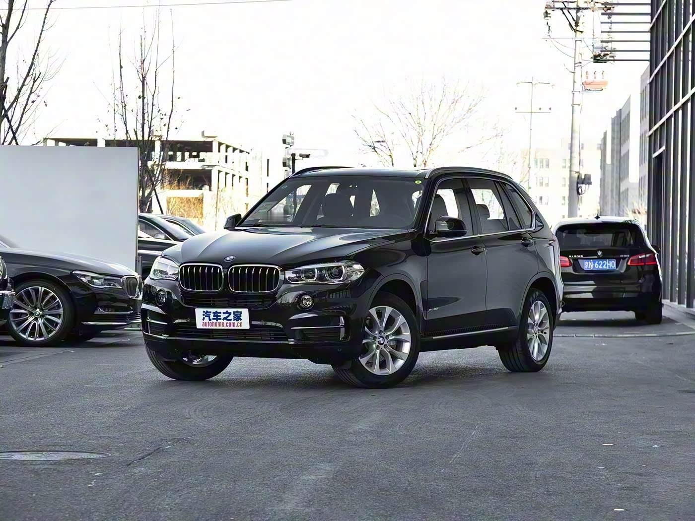 高性价比老豪车之宝马X5，X5性价比最高的是18年的2.0T车型，叫28i，用的