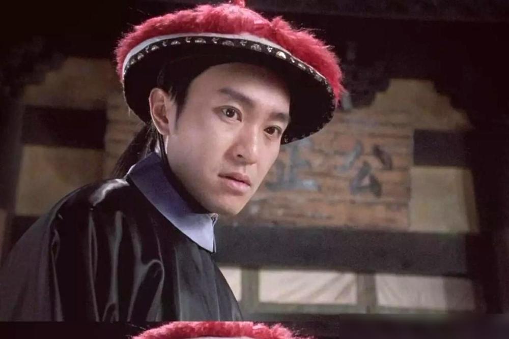 刷到个帖子，一下就愣住了。《鹿鼎记》的演员名单，后面跟着一串冰冷的数字：王晶70