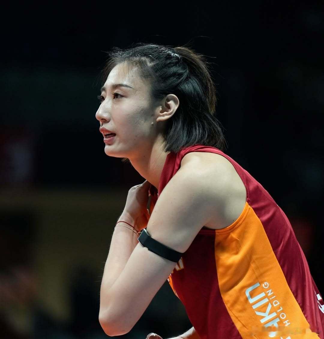 王媛媛留洋第一季🟡🔴王媛媛出色发挥助加拉塔萨雷全取3分！在欧联杯8强附加