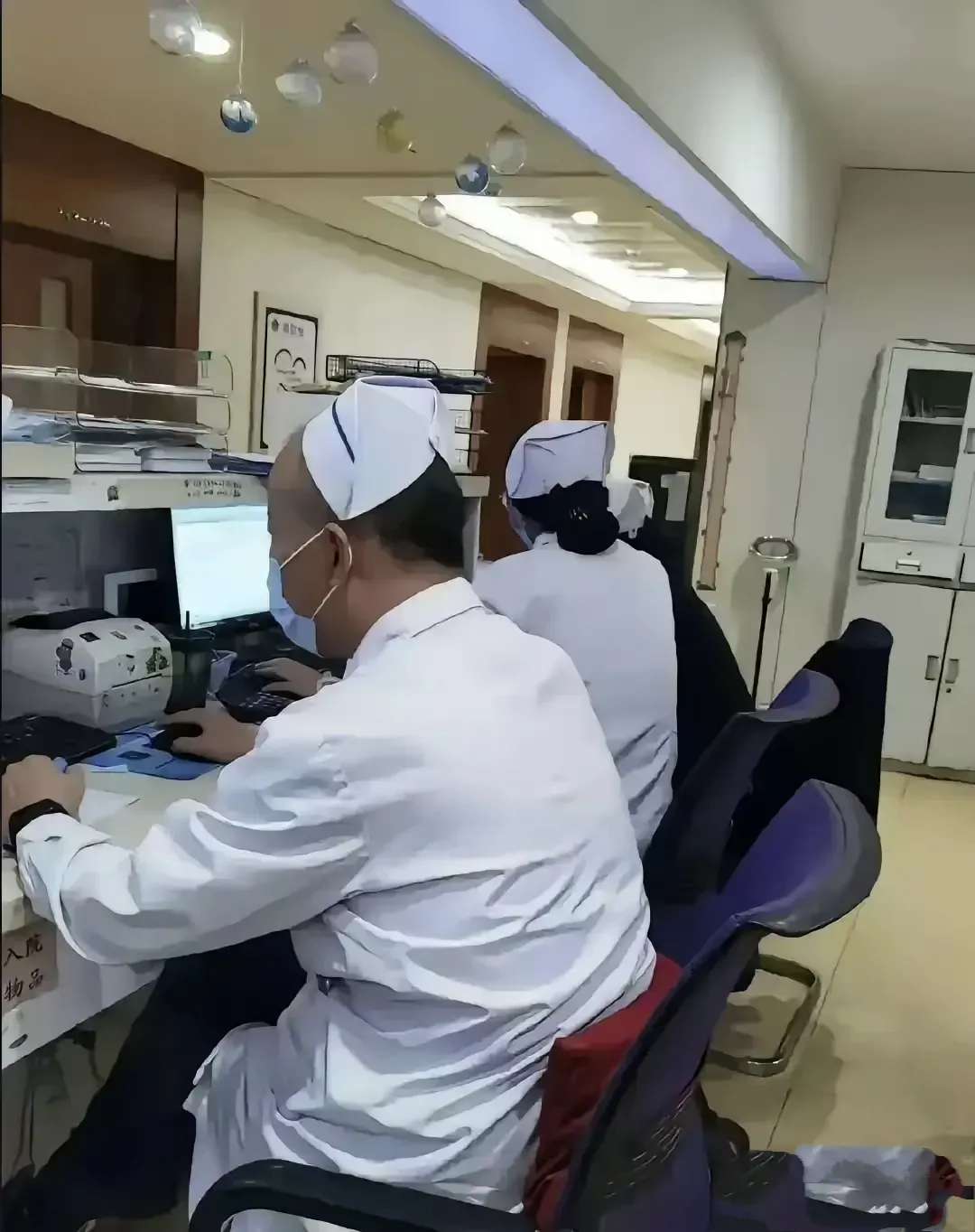 还有男护士啊！以前还真没见过