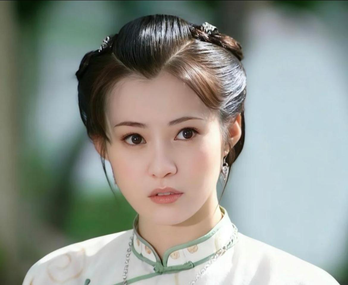 郝蕾和辛芷蕾比，到底差在哪了?郝蕾朋友圈炮轰辛芷蕾获国际影后，被业内嘲笑她的“