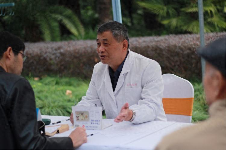 医生研究642名胰腺癌患者，知晓原由：胰腺癌的人多半都有2特征！胰腺癌生存率