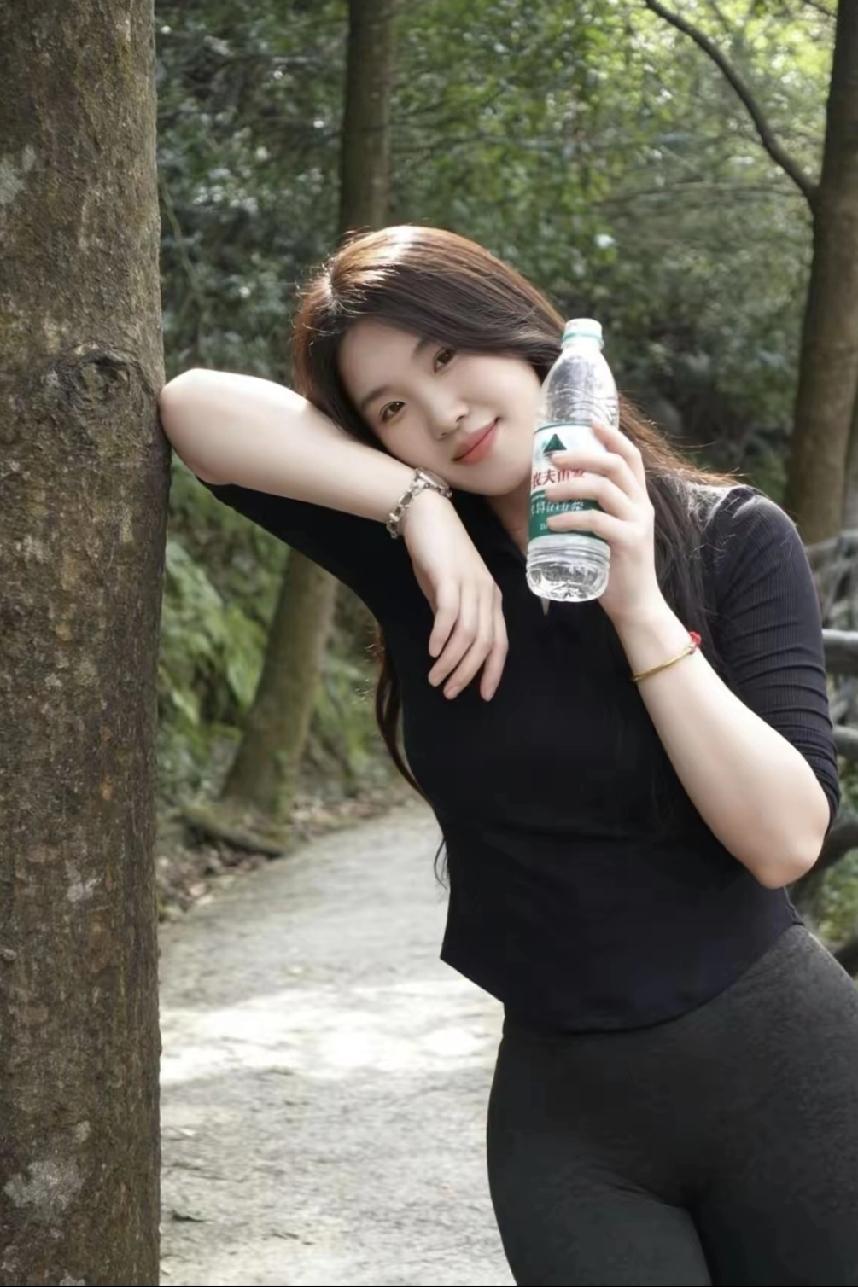 时间量人心与距离，岁月照己身与过往，人生如酒，醉尽一生。