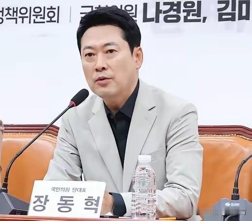 韩国检察体系一家独大局面终结，开心的是改革派，低落的是保守派。就像韩国国民力量党