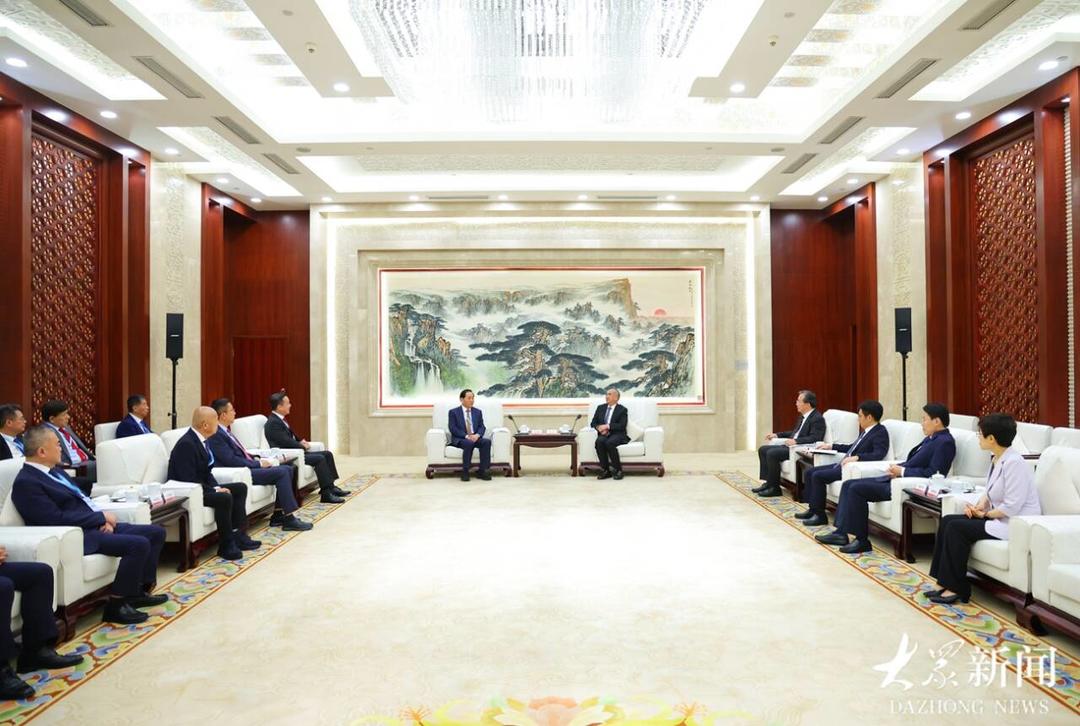 林武会见港澳企业家参访团