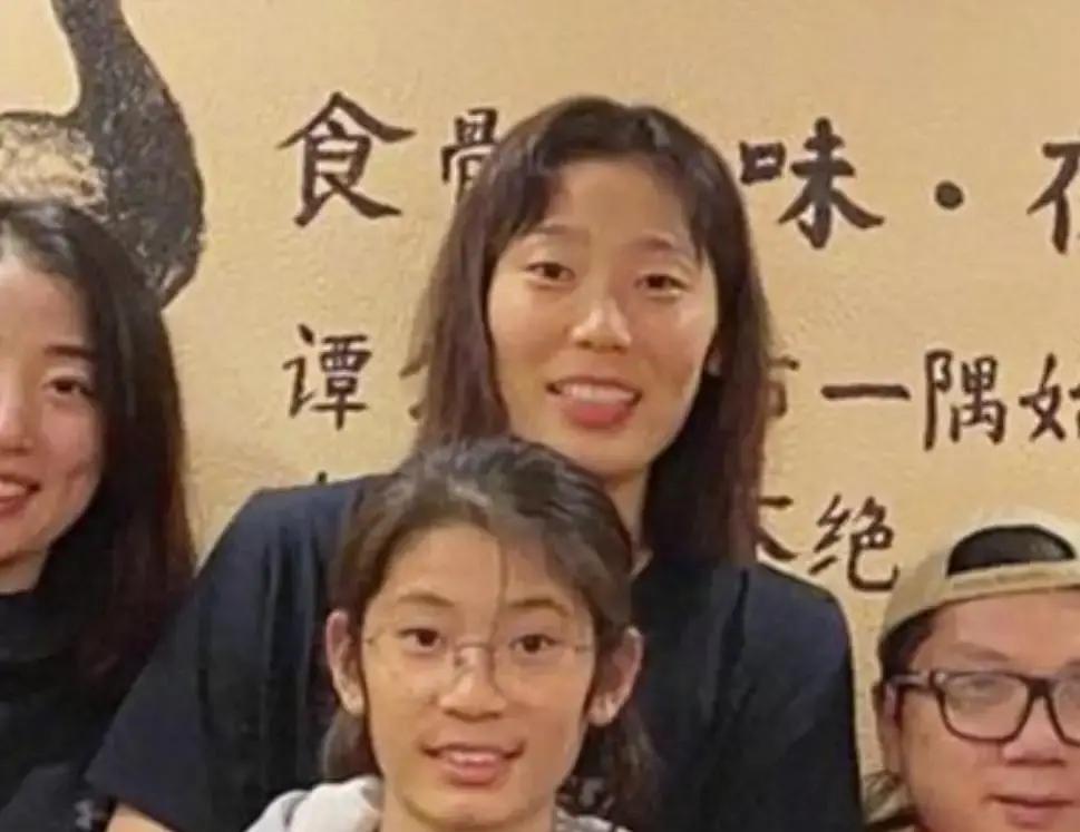 最近刷到朱佳荟的事，就是朱婷的妹妹。她保送浙大那会儿，网上吵得挺厉害。不少