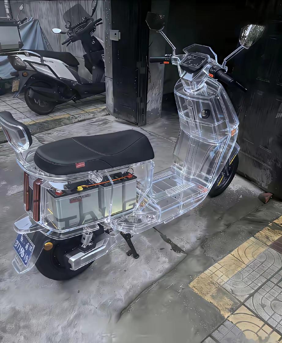 这个车颜值太高了吧，骑出去回头率超高的，不知道价格怎么样颜值高电动车