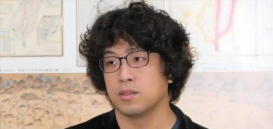 不懂就问，沈伯洋现在到底还敢不敢接招？郑丽文直接点名要求他"不要躲闪"，