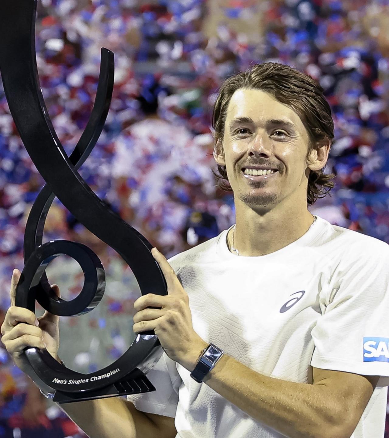 德米纳尔，谢谢弗基纳！在自己的首次年终总决赛男单半决赛0-2不敌辛纳、惨遭13