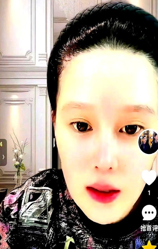 赵本山女儿球球最近聊起家里的规矩，直接爆了个料：“我们家有个不成名的规定，从小如