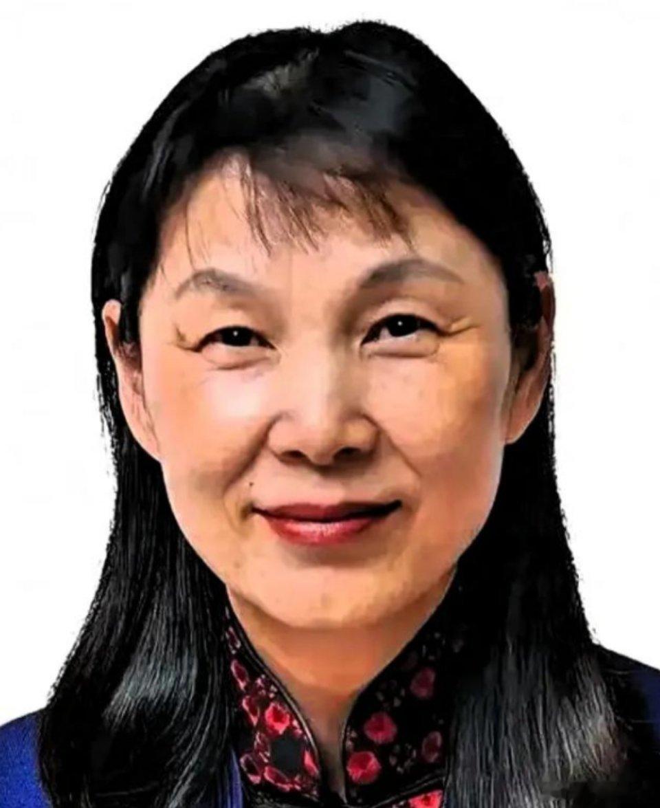 杜建英这几个孩子的出生时间，说出来真能让人愣半天。1966年生的她，23岁生宗继