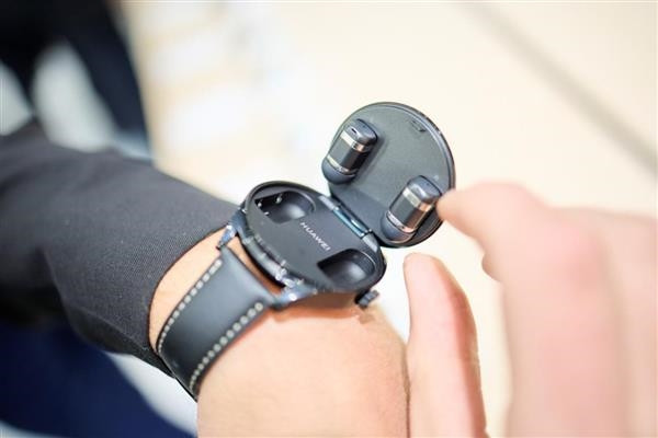 华为WATCHBuds2代年底预热春节前发，手表耳机体验双升，耳机降噪更强。