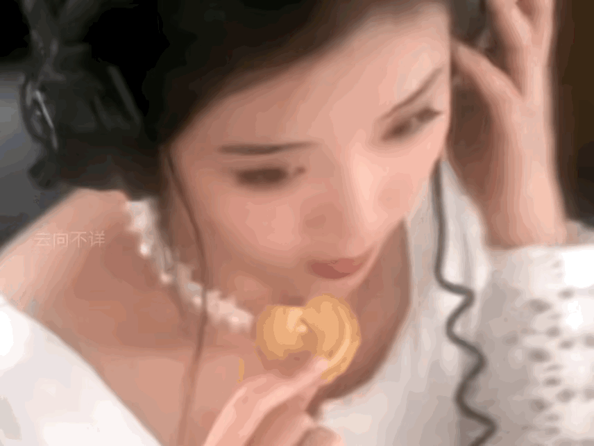 1996年，22岁的王艳拍摄了一则曲奇饼干的广告片，曾经在广东珠江台播出过，有人