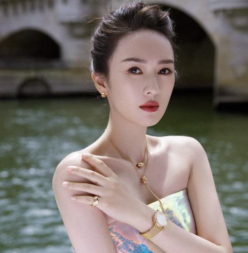 你以为被星二代暴打、舆论网暴就毁了？童瑶用19年告诉你：烂牌也能逆风翻盘。张