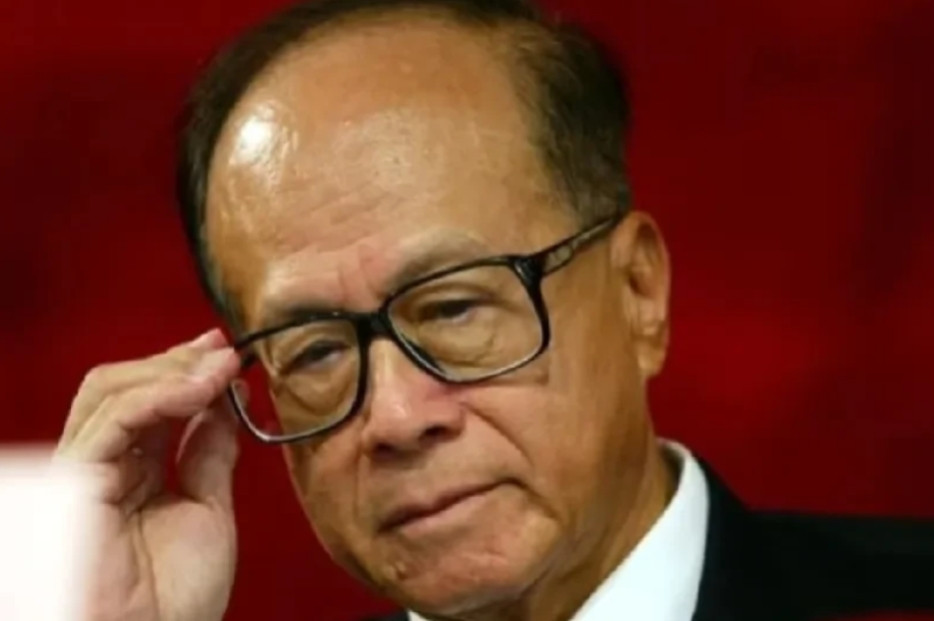 36岁梁洛施新恋情曝光我瞬间开始同情李嘉诚了，他太可怜了，再有钱又能怎样，他的