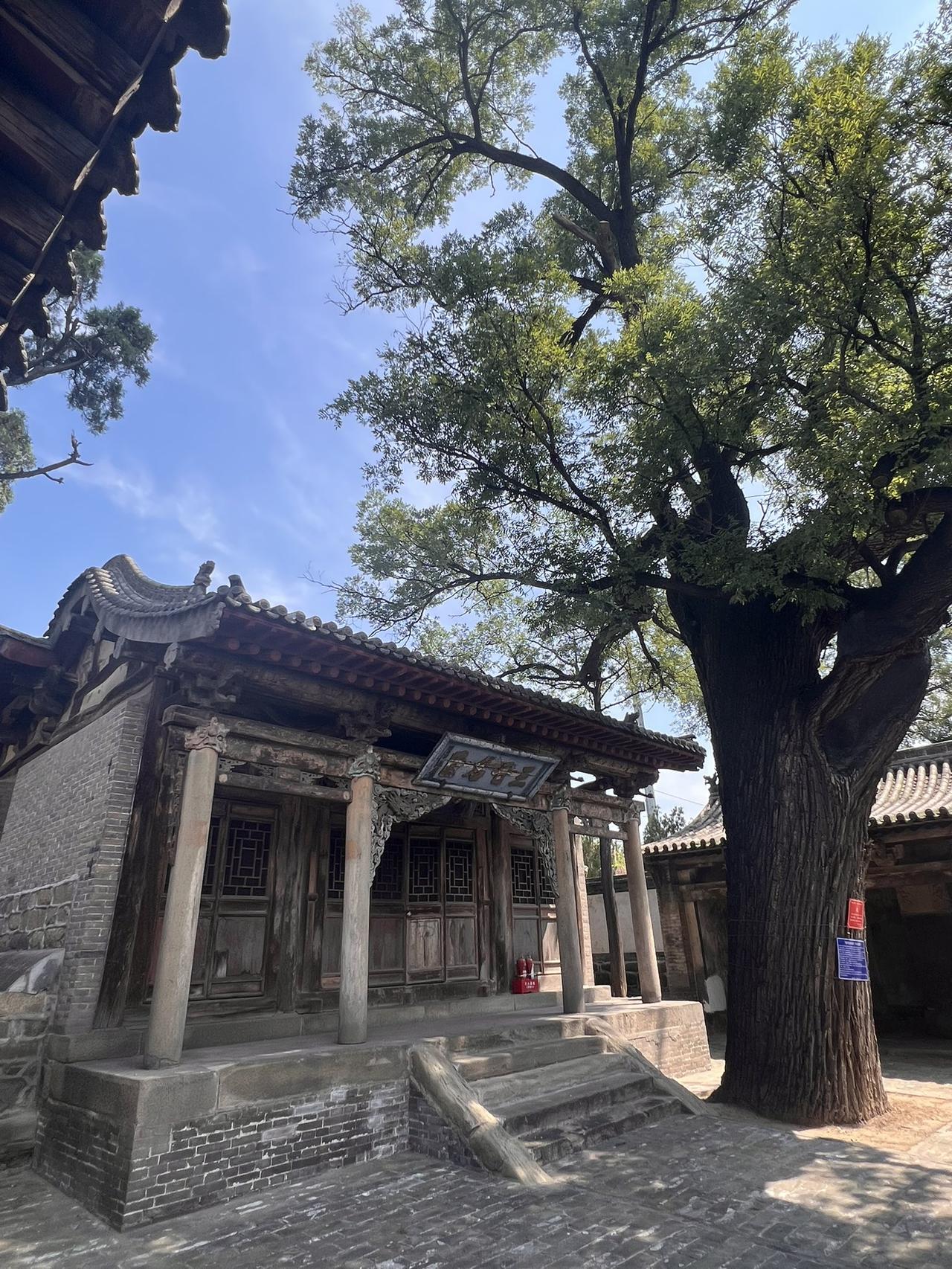 95岁高龄，900年历史的庙宇。山西清绪县狐突庙的守护者——或许是中国最年长的庙