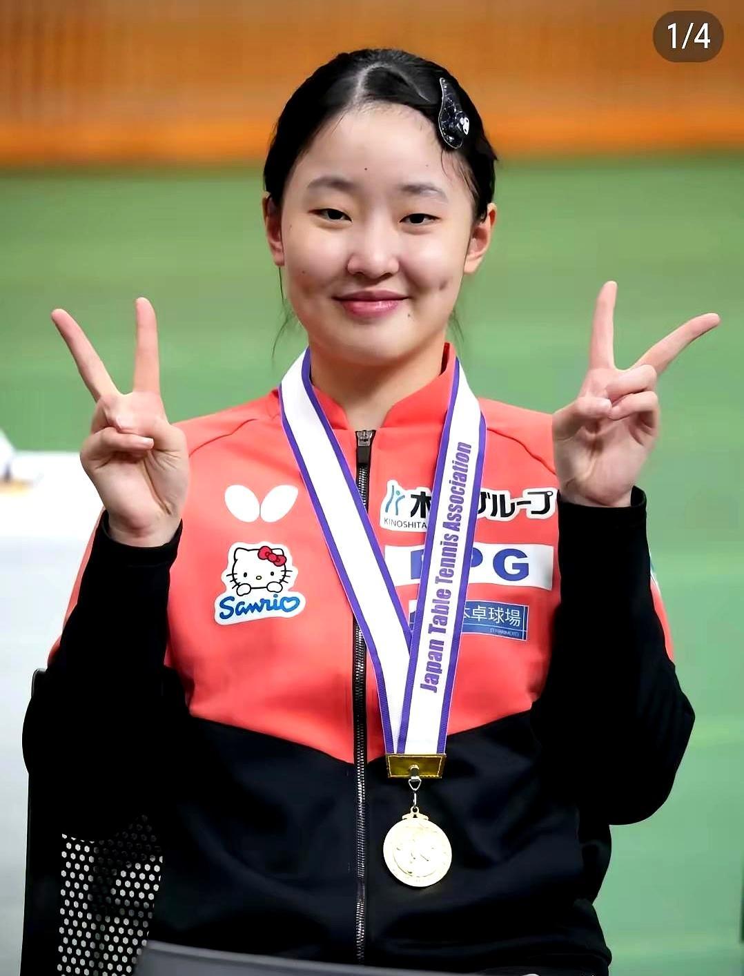 17岁张本美和26分钟速通队友，专治“克星”。她把球拍往台上一磕，第三局从落后追