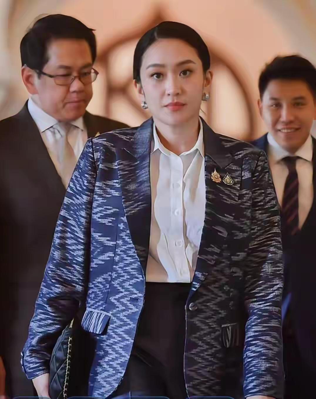 泰国前总理佩通坦最近的消息又被大家讨论起来了！想当初她可是被很多人看好的政坛新星