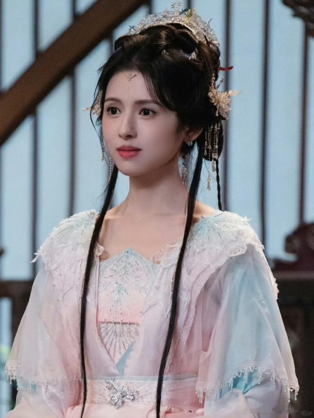 鹤男和黄日莹的相似度太高了，比张婧仪和周也的相似度还要高。​​​