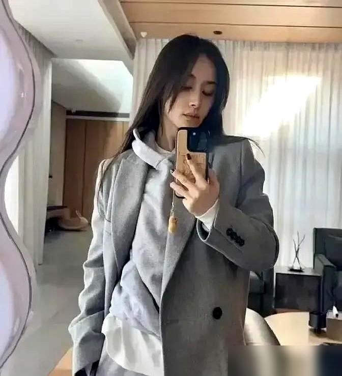 两万八的大衣。咔嚓一剪子，直接干到腰。我看那张图的时候，大概就是某位姐们儿把