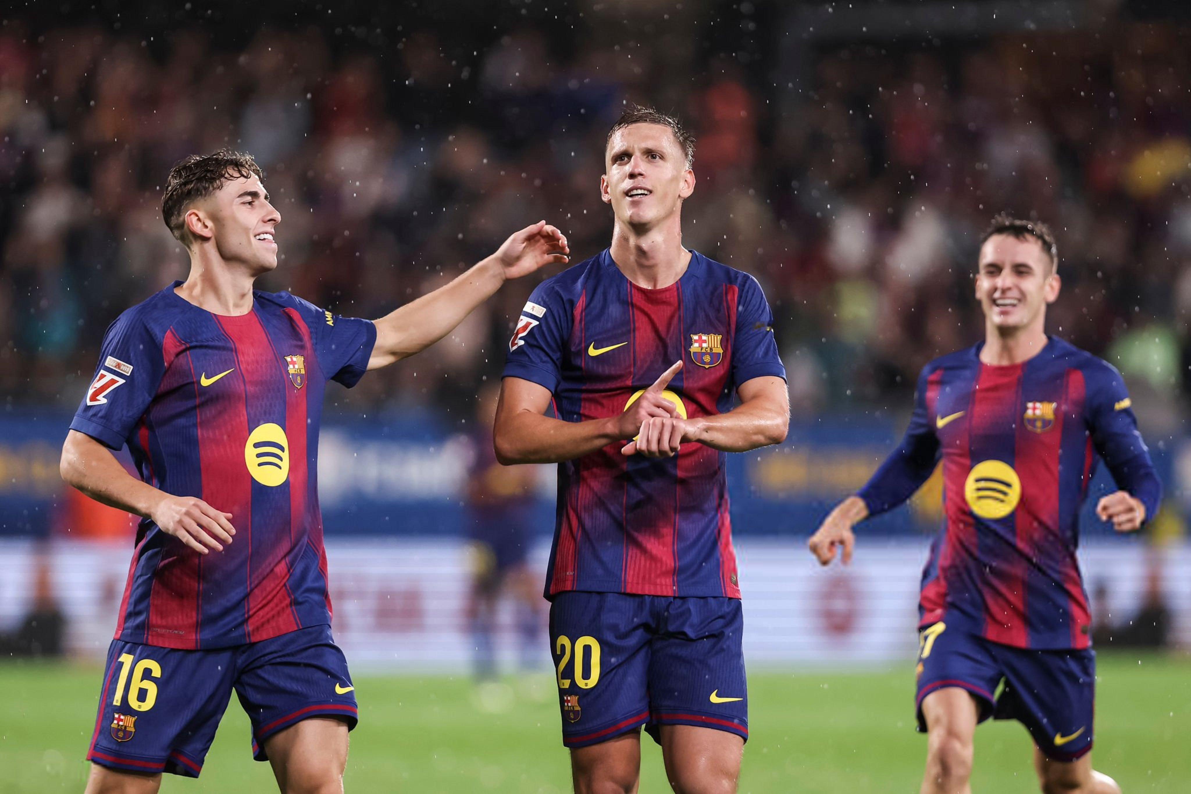 世体：目前巴萨队中九名球员正等待着在诺坎普球场的首次亮相：费尔明卡萨多奥尔