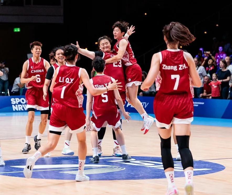 主帅李笋南的执教能力直接“杀疯”了！中国女篮81-69击败美国女篮大运会成功卫