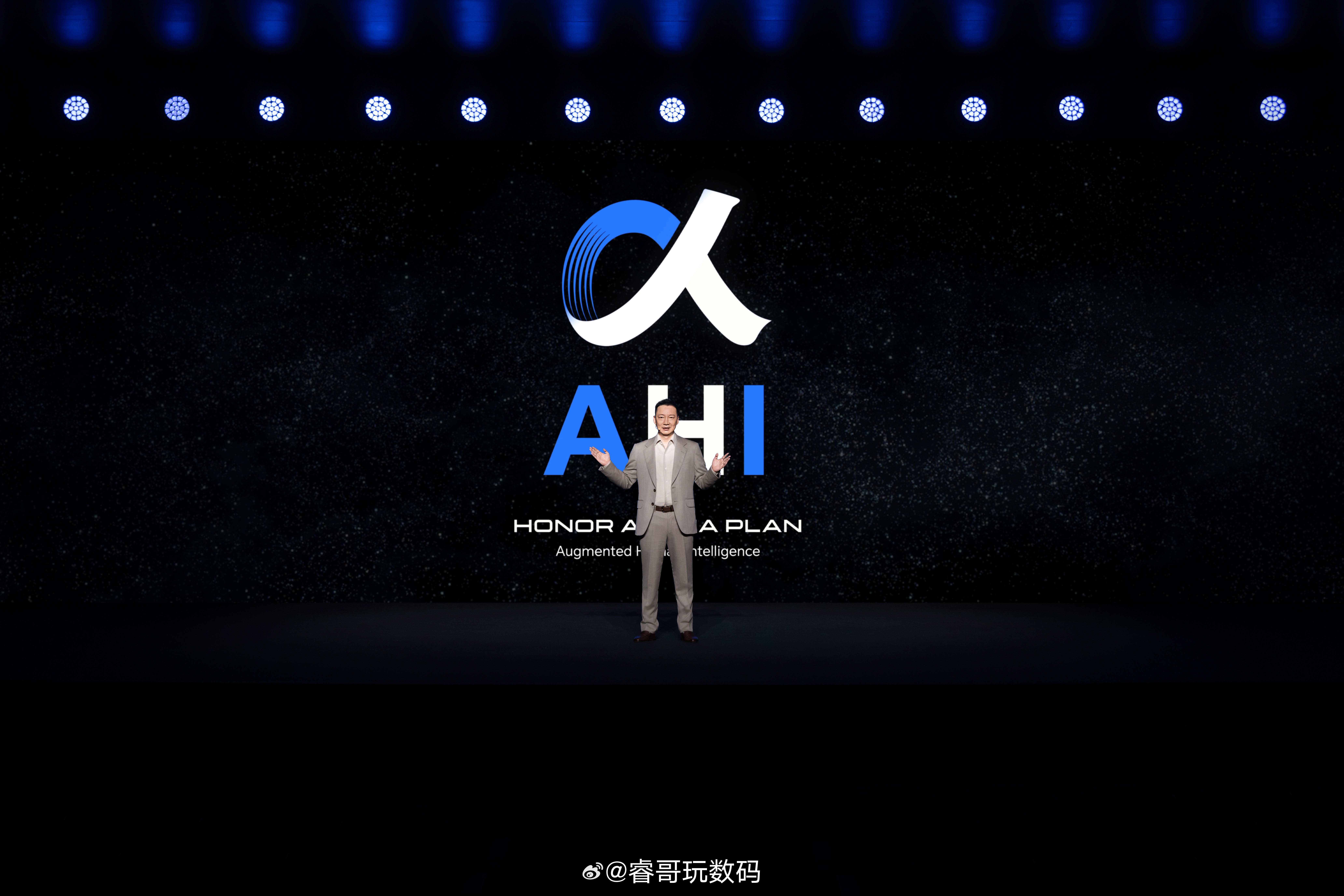 MWC2026上荣耀这段AI观点挺戳人的✨不只是堆参数、拼算力，而是提出AHI增
