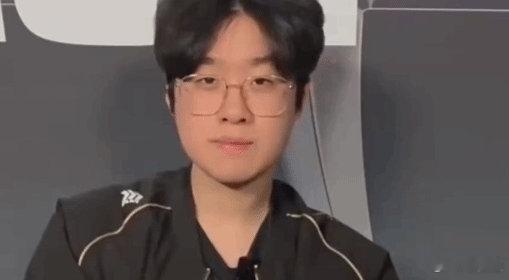 如果你是战队经理，该如何在逆向建队核心的情况下以宙斯为核心建队？宙斯需要队友拉开