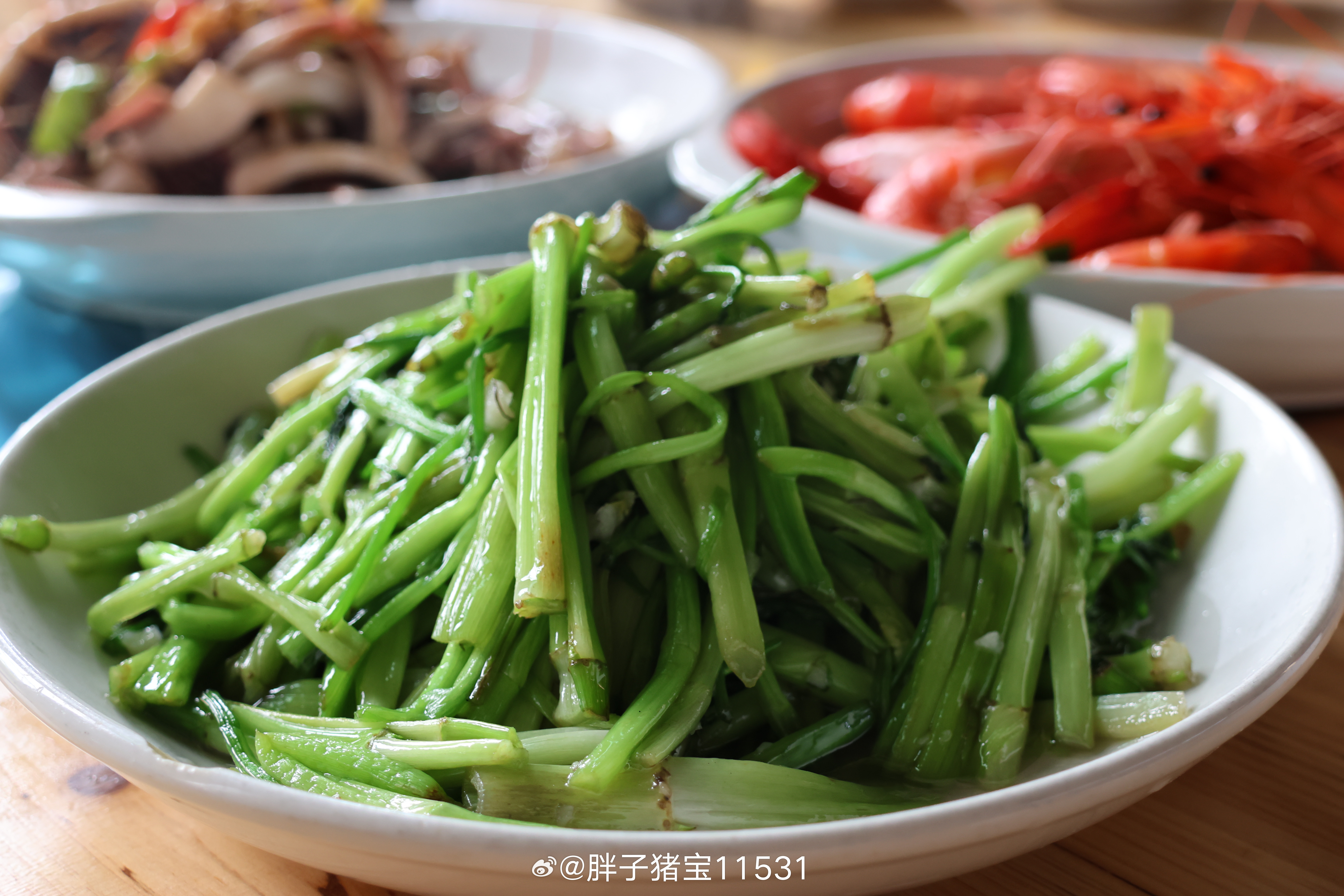 早餐糟粕醋鲜肉小馄饨，只要12一份中午海鲜大排档，老板来了，终于可以吃海鲜了欠我