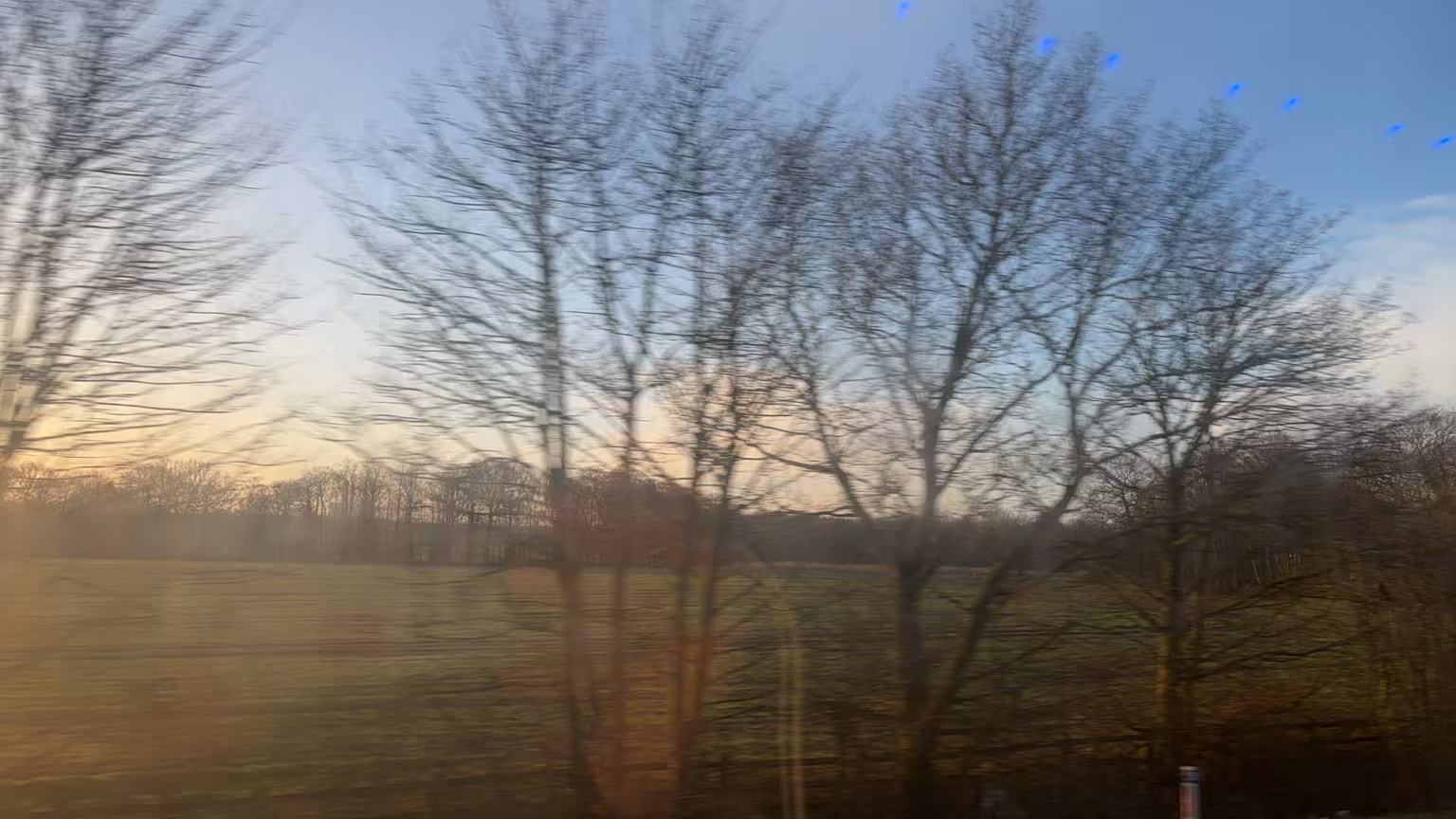 无雨、无风、有阳光，仅气温偏低的好天气